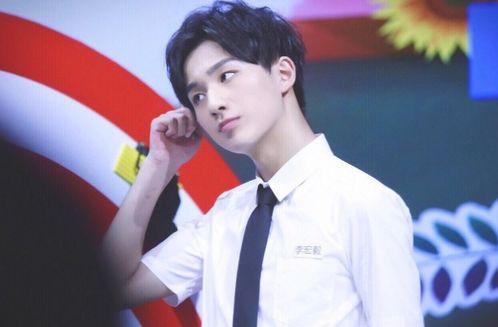 李宏毅恋情爆料最新消息,神秘女友身份引热议 第3张 李宏毅恋情爆料最新消息,神秘女友身份引热议 第3张